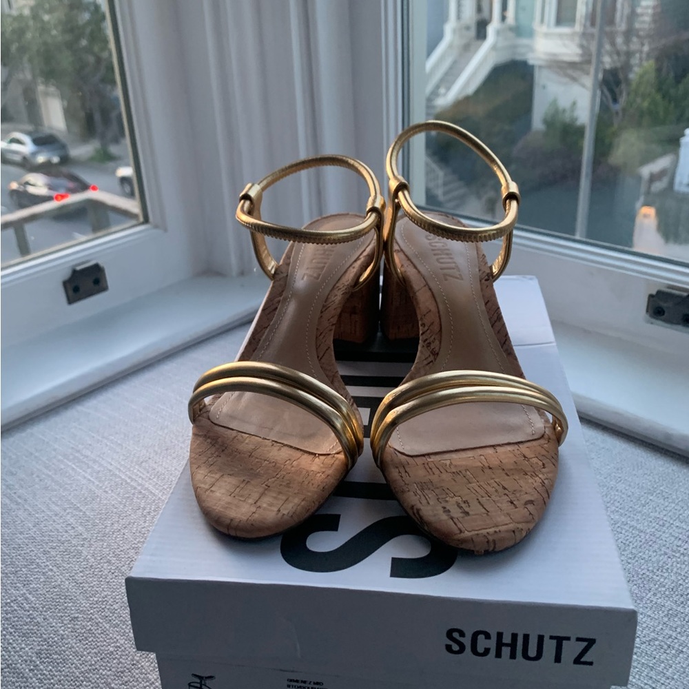New in box Schutz gold and cork block heel sandals size 5.5